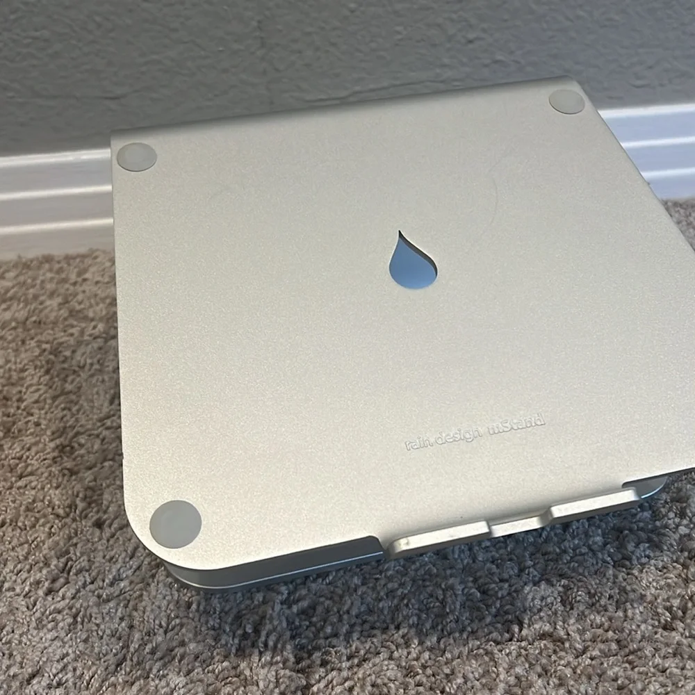Laptop stand